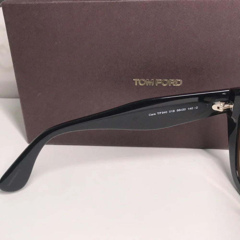 NEW Authentic Tom Ford Black Cat-Eye Sunglasses TF940 01B